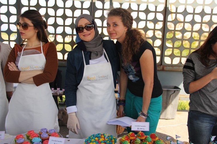 CrumbleBerrys Eat cake for a cause